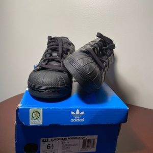 Adidas Shell heads